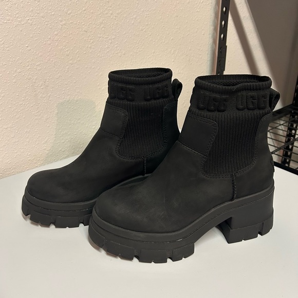 UGG Brooklyn Water Resistant Chelsea Boots - Picture 3 of 14